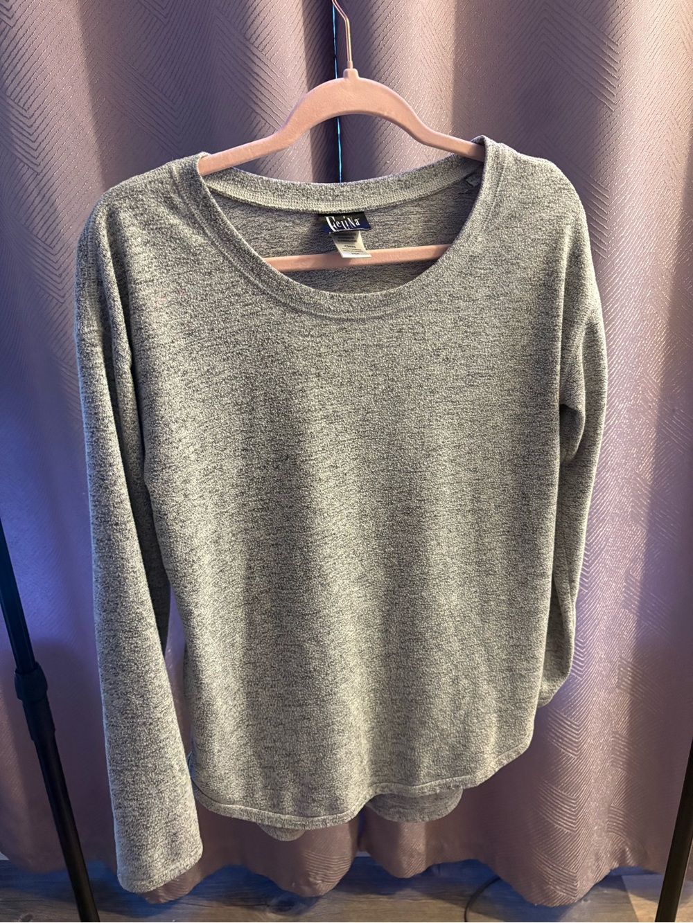 Women's Gray Crewneck Long-Sleeve Top